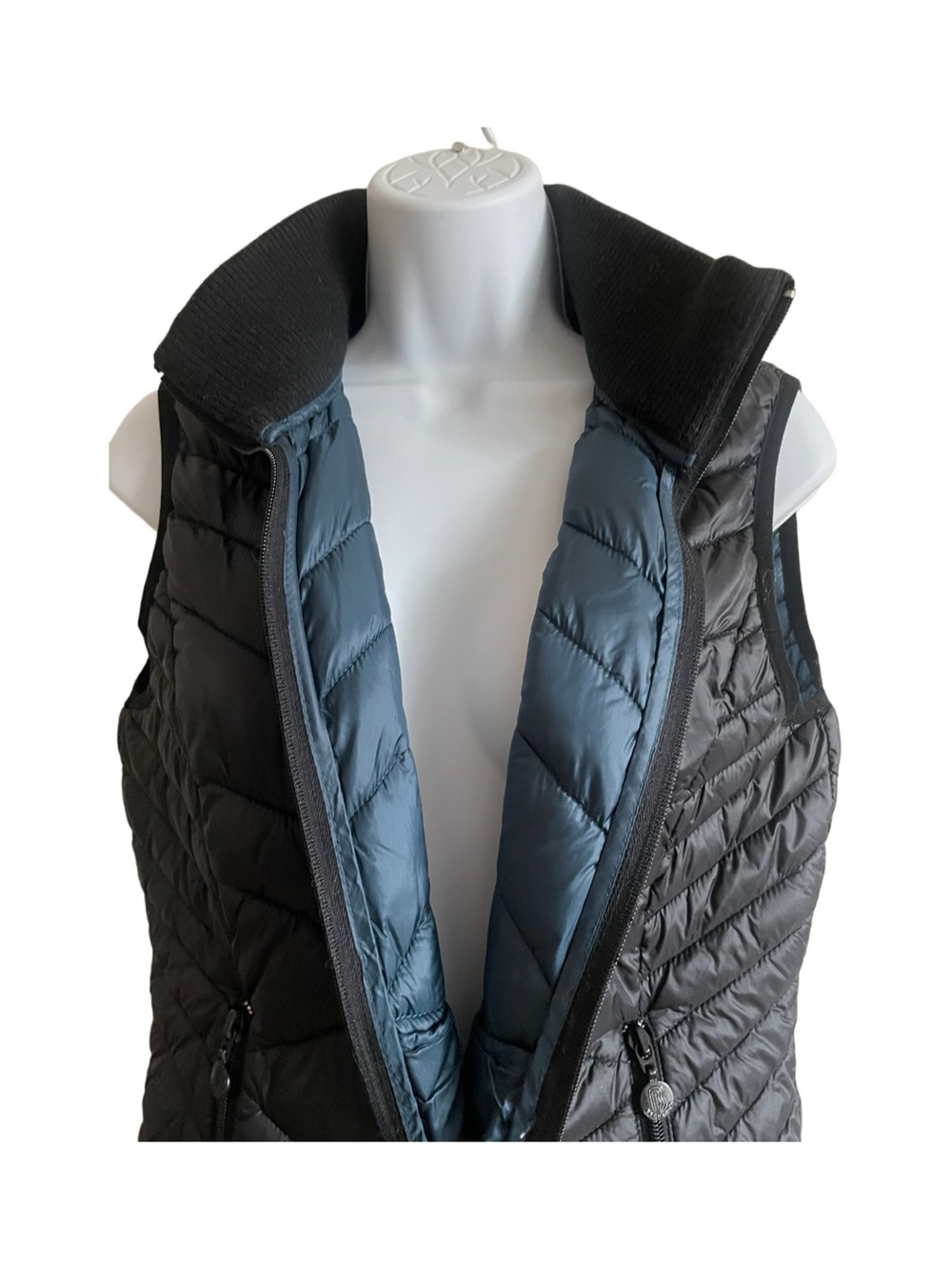 Bernardo Black Quilted Sleeveless Puffer Vest - Picture 4 of 6